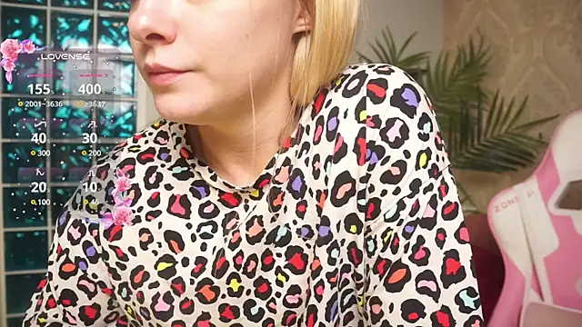 Snapshot of 01_lili_01 chatting on 12.07.24 01 lili 01 online show from 12.07.24