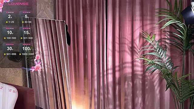 Snapshot of 01_lili_01 chatting on 09.21.25 01 lili 01 online show from 09.21.25