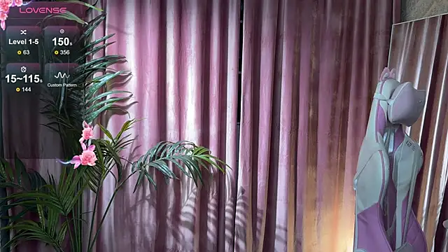 Snapshot of 01_lili_01 chatting on 11.08.25 01 lili 01 online show from 11.08.25