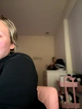 Snapshot of PiggyRose chatting on 09.14.25 PiggyRose online show from 09.14.25