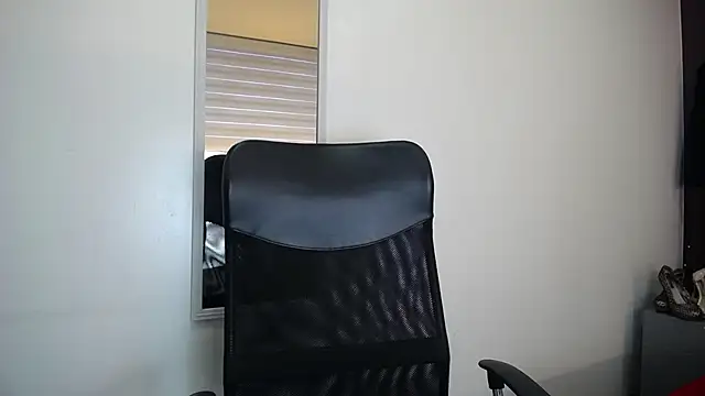 Snapshot of moxa_hot chatting on 01.15.25 moxa hot online show from 01.15.25