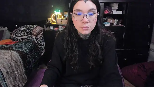 Snapshot of Lilmarieee chatting on 02.12.25 Lilmarieee online show from 02.12.25