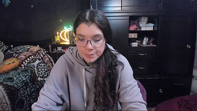 Snapshot of Lilmarieee chatting on 02.14.25 Lilmarieee online show from 02.14.25