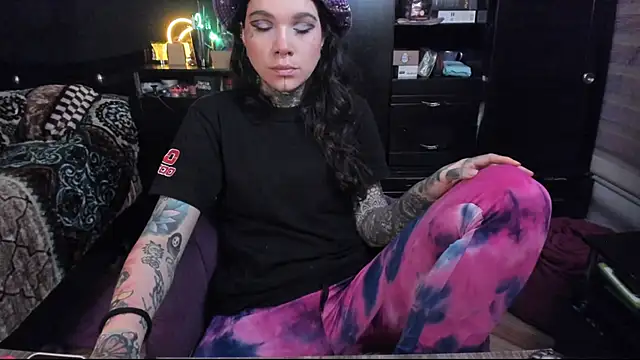 Snapshot of Lilmarieee chatting on 02.20.25 Lilmarieee online show from 02.20.25