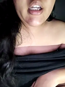 Snapshot of Annerae chatting on 09.23.25 Annerae online show from 09.23.25