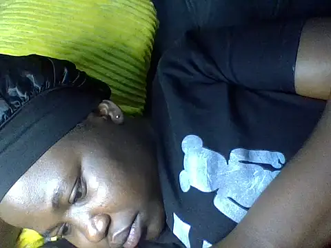 Snapshot of cute-marianna chatting on 10.13.25 cute-marianna online show from 10.13.25