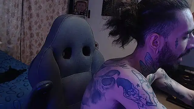 Snapshot of harry_reems1 chatting on 12.04.24 harry reems1 online show from 12.04.24