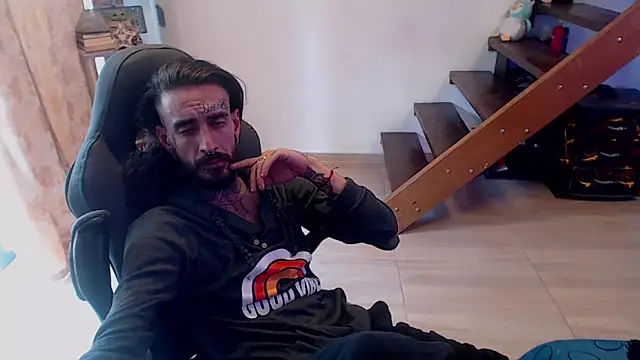 Snapshot of harry_reems1 chatting on 01.10.25 harry reems1 online show from 01.10.25