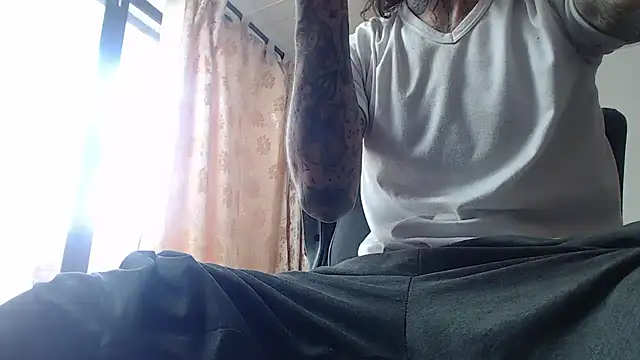 Snapshot of harry_reems1 chatting on 01.13.25 harry reems1 online show from 01.13.25