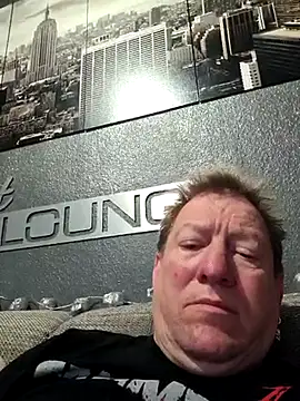 Snapshot of tomtom111111 chatting on 02.22.25 tomtom111111 online show from 02.22.25