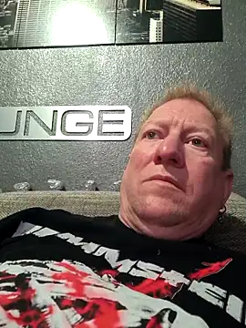 Snapshot of tomtom111111 chatting on 09.10.25 tomtom111111 online show from 09.10.25