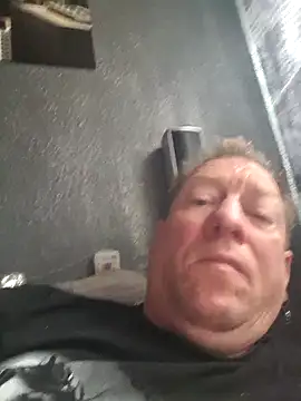 Snapshot of tomtom111111 chatting on 10.26.25 tomtom111111 online show from 10.26.25