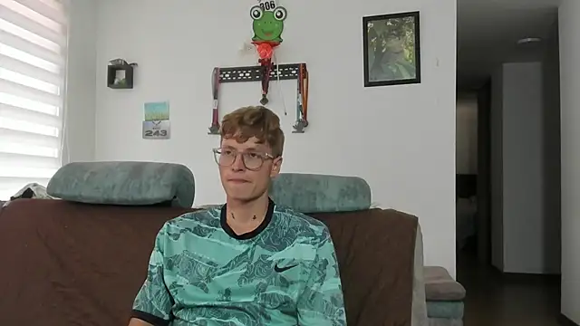 Snapshot of A_sexy_couple__ chatting on 09.19.25 A sexy couple online show from 09.19.25