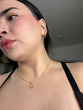 Snapshot of GeorginaJones chatting on 01.29.25 GeorginaJones online show from 01.29.25