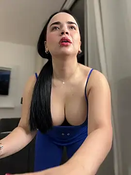 Snapshot of GeorginaJones chatting on 02.01.25 GeorginaJones online show from 02.01.25