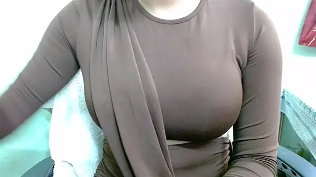 Snapshot of sweet-alia chatting on 10.05.25 sweet-alia online show from 10.05.25