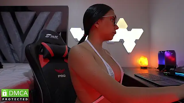 Snapshot of Dubois_Amy chatting on 12.05.24 Dubois Amy online show from 12.05.24