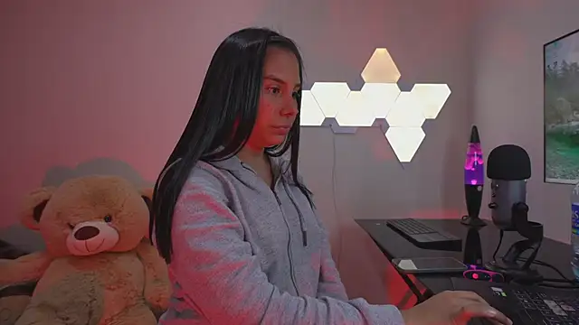 Snapshot of Dubois_Amy chatting on 02.14.25 Dubois Amy online show from 02.14.25