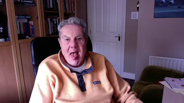 Snapshot of Oldpistolpete chatting on 12.20.24 Oldpistolpete online show from 12.20.24