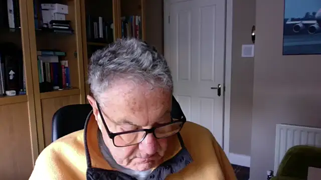 Snapshot of Oldpistolpete chatting on 01.07.25 Oldpistolpete online show from 01.07.25