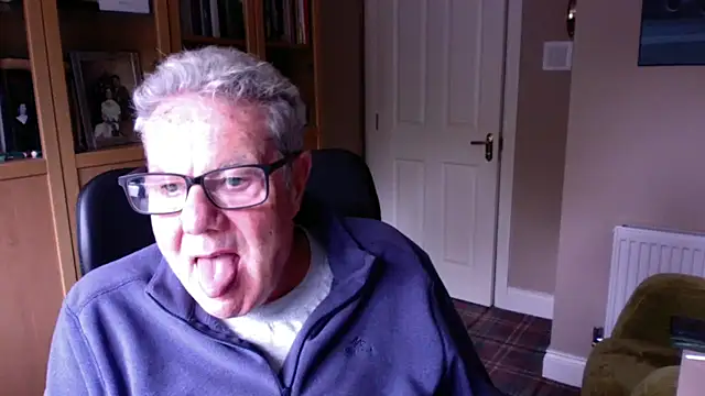 Snapshot of Oldpistolpete chatting on 09.20.25 Oldpistolpete online show from 09.20.25