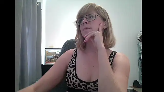 Snapshot of SavannaGirly chatting on 02.11.25 SavannaGirly online show from 02.11.25