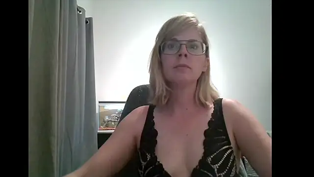 Snapshot of SavannaGirly chatting on 02.17.25 SavannaGirly online show from 02.17.25