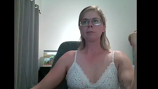 Snapshot of SavannaGirly chatting on 02.21.25 SavannaGirly online show from 02.21.25