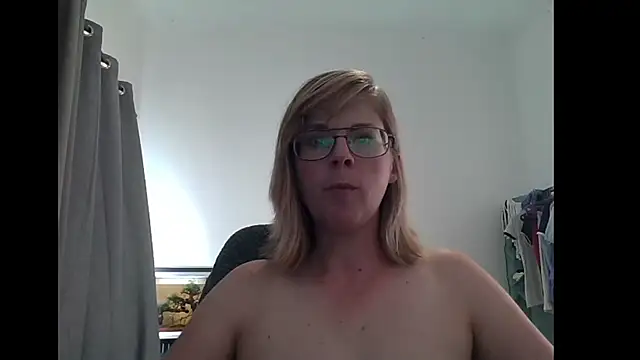 Snapshot of SavannaGirly chatting on 03.06.25 SavannaGirly online show from 03.06.25