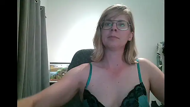 Snapshot of SavannaGirly chatting on 03.06.25 SavannaGirly online show from 03.06.25