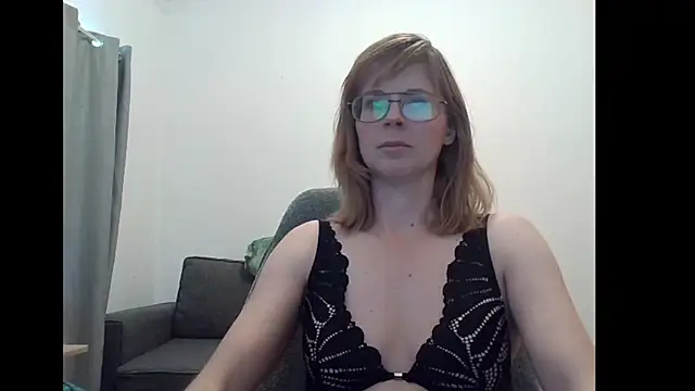 Snapshot of SavannaGirly chatting on 10.13.25 SavannaGirly online show from 10.13.25