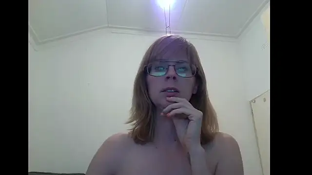 Snapshot of SavannaGirly chatting on 10.14.25 SavannaGirly online show from 10.14.25