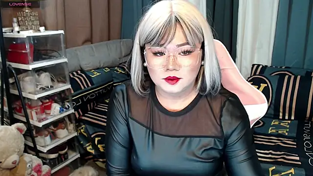 Snapshot of MagnificatMistress chatting on 01.17.25 MagnificatMistress online show from 01.17.25