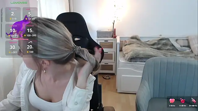 Snapshot of lara_vanilla chatting on 10.02.25 lara vanilla online show from 10.02.25