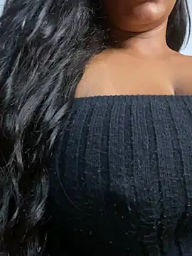 Snapshot of bea3liz chatting on 12.19.24 bea3liz online show from 12.19.24