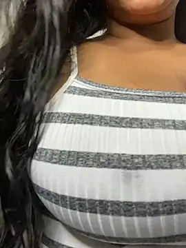 Snapshot of bea3liz chatting on 01.12.25 bea3liz online show from 01.12.25