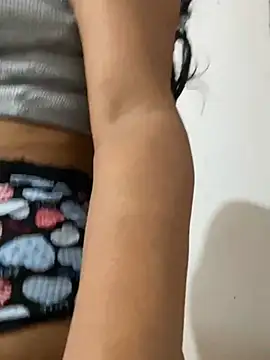 Snapshot of bea3liz chatting on 02.24.25 bea3liz online show from 02.24.25