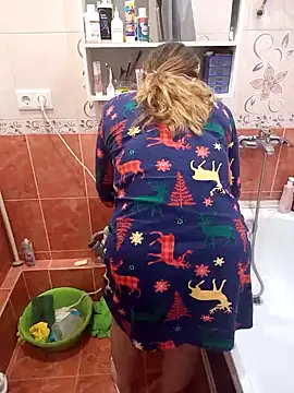 Snapshot of DienkaGreen chatting on 12.13.24 DienkaGreen online show from 12.13.24