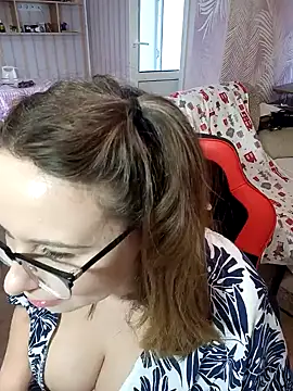 Snapshot of DienkaGreen chatting on 12.25.24 DienkaGreen online show from 12.25.24