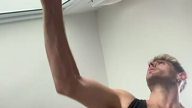 Snapshot of lukegunn chatting on 12.16.24 lukegunn online show from 12.16.24