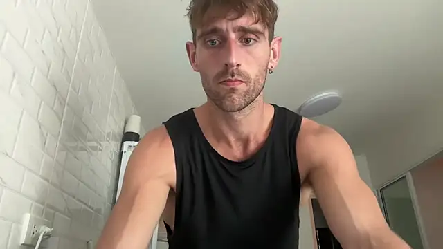 Snapshot of lukegunn chatting on 12.17.24 lukegunn online show from 12.17.24