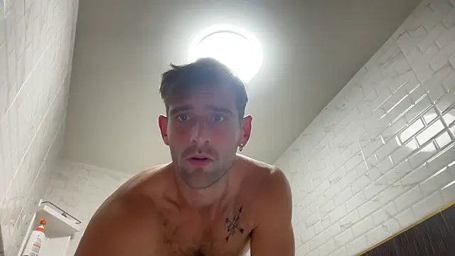 Snapshot of lukegunn chatting on 02.10.25 lukegunn online show from 02.10.25