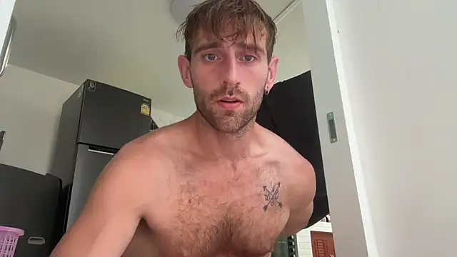 Snapshot of lukegunn chatting on 03.03.25 lukegunn online show from 03.03.25