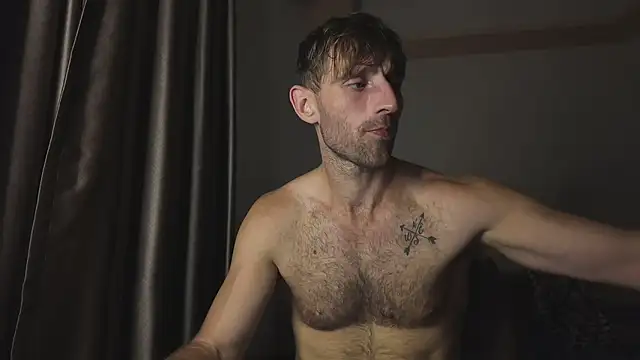 Snapshot of lukegunn chatting on 09.11.25 lukegunn online show from 09.11.25