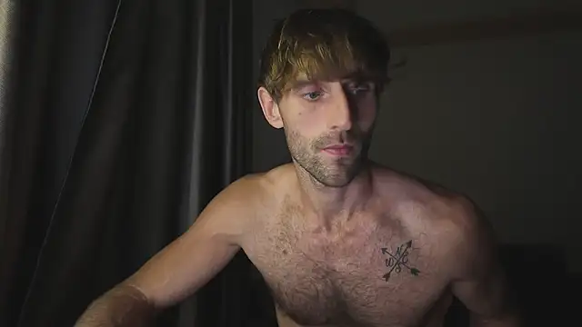 Snapshot of lukegunn chatting on 11.08.25 lukegunn online show from 11.08.25