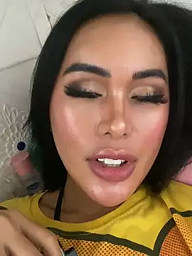 Snapshot of HeavenlyStar chatting on 12.13.24 HeavenlyStar online show from 12.13.24