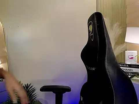 Snapshot of HeavenlyStar chatting on 01.15.25 HeavenlyStar online show from 01.15.25