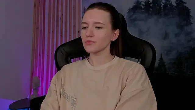 Snapshot of JennyDens chatting on 12.17.24 JennyDens online show from 12.17.24