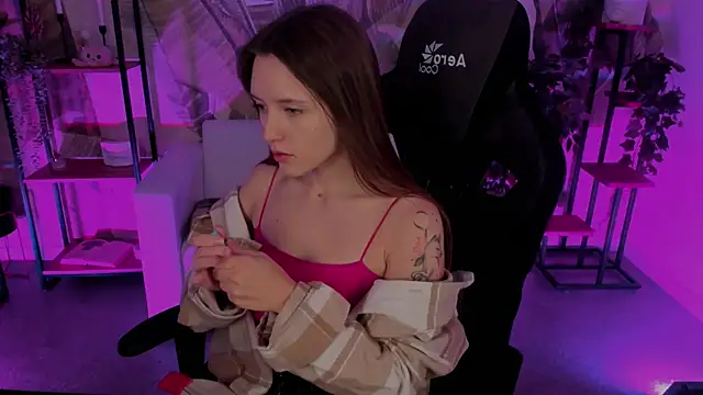 Snapshot of JennyDens chatting on 12.23.24 JennyDens online show from 12.23.24