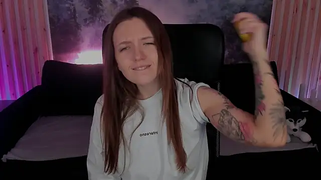 Snapshot of JennyDens chatting on 01.10.25 JennyDens online show from 01.10.25